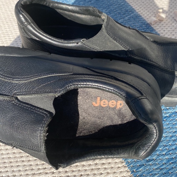 Mens JEEP Black Leather Slip-ons with MEMORY FOAM Foot Bed! In EUC Size 9 EU 43 - Picture 2 of 9